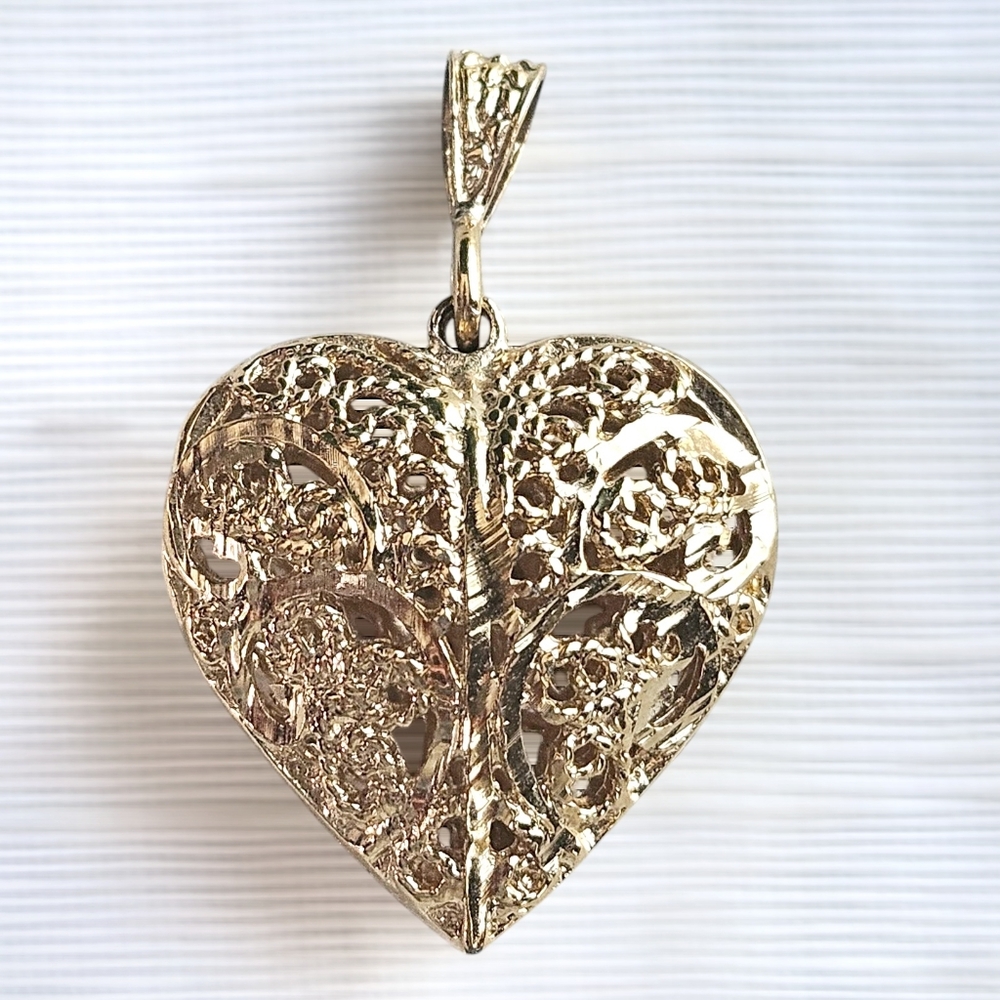 Gold Heart Necklace Pendents - Picture 5 of 6